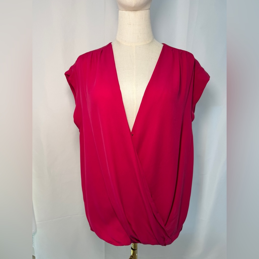 HALSTON HERITAGE 100% silk plunge BLOUSE